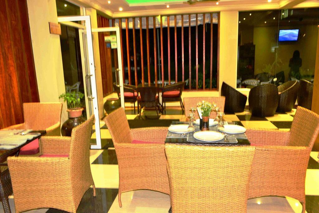 Hotel UI Inn Malé Buitenkant foto